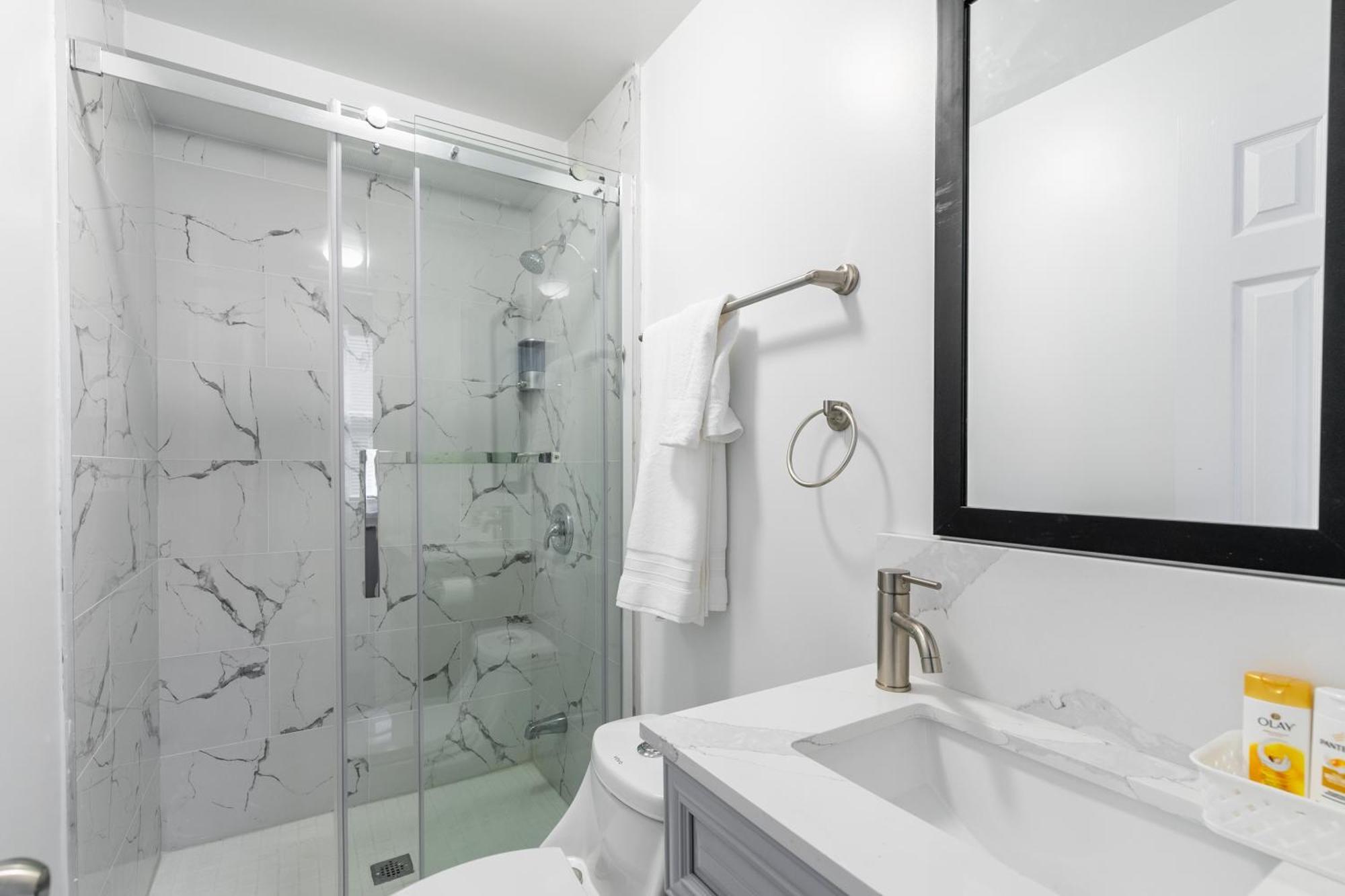 Beautiful Renovated Home 3 Mins Drive To Fall Niagara Falls Exterior photo