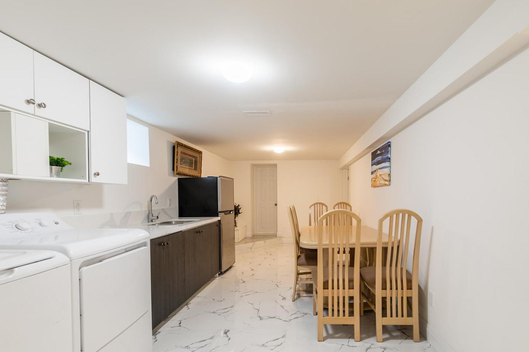 Beautiful Renovated Home 3 Mins Drive To Fall Niagara Falls Exterior photo