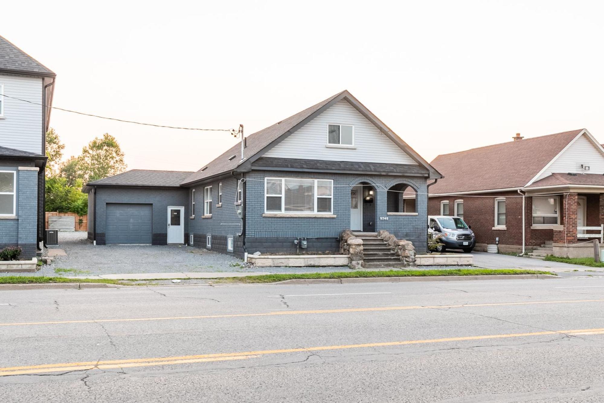 Beautiful Renovated Home 3 Mins Drive To Fall Niagara Falls Exterior photo