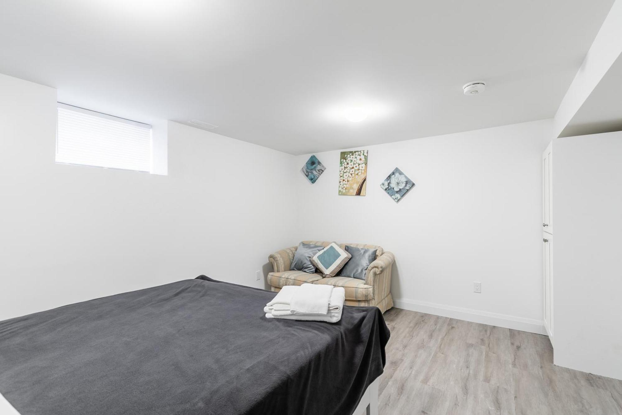 Beautiful Renovated Home 3 Mins Drive To Fall Niagara Falls Exterior photo