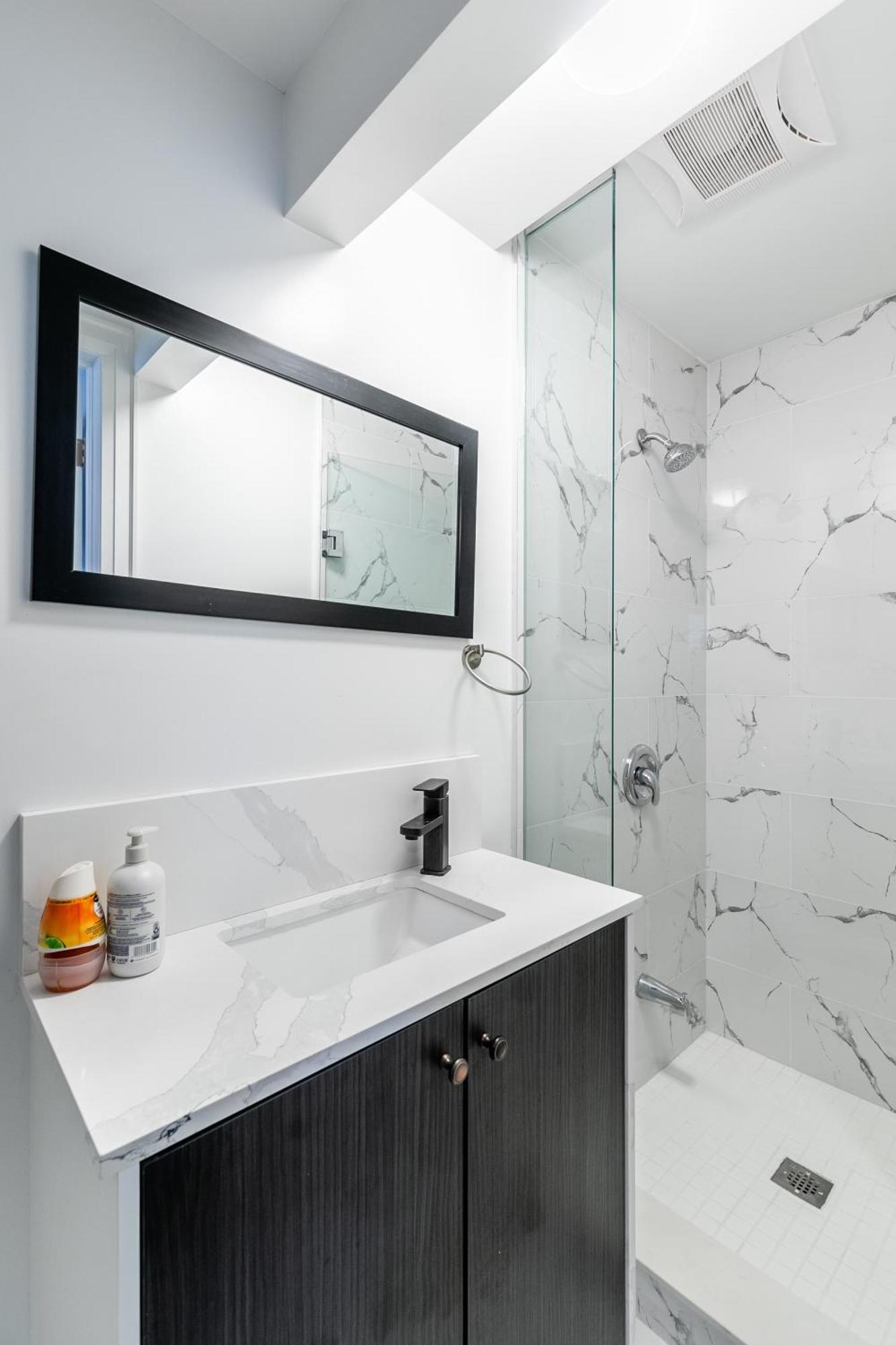 Beautiful Renovated Home 3 Mins Drive To Fall Niagara Falls Exterior photo