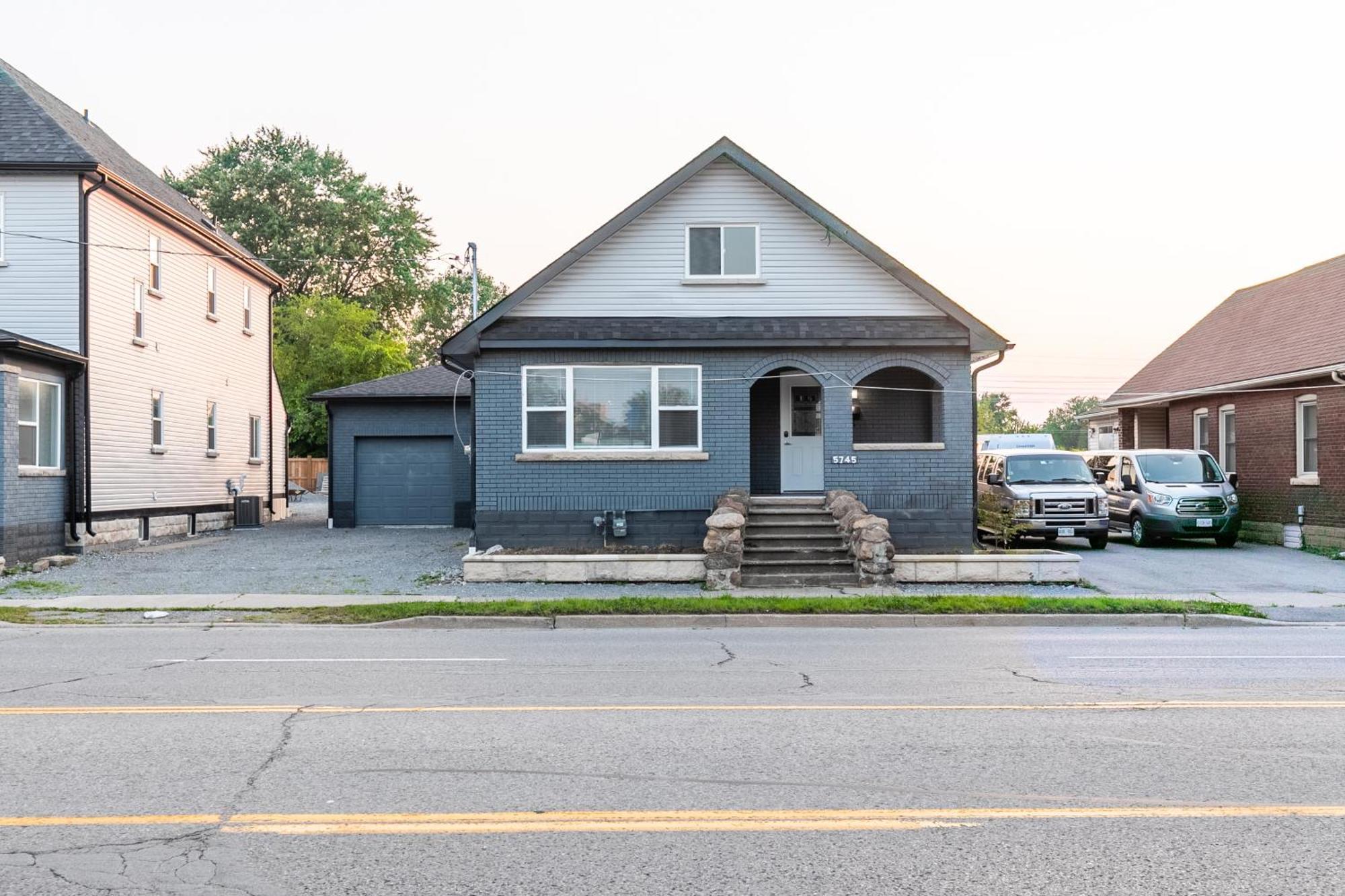 Beautiful Renovated Home 3 Mins Drive To Fall Niagara Falls Exterior photo