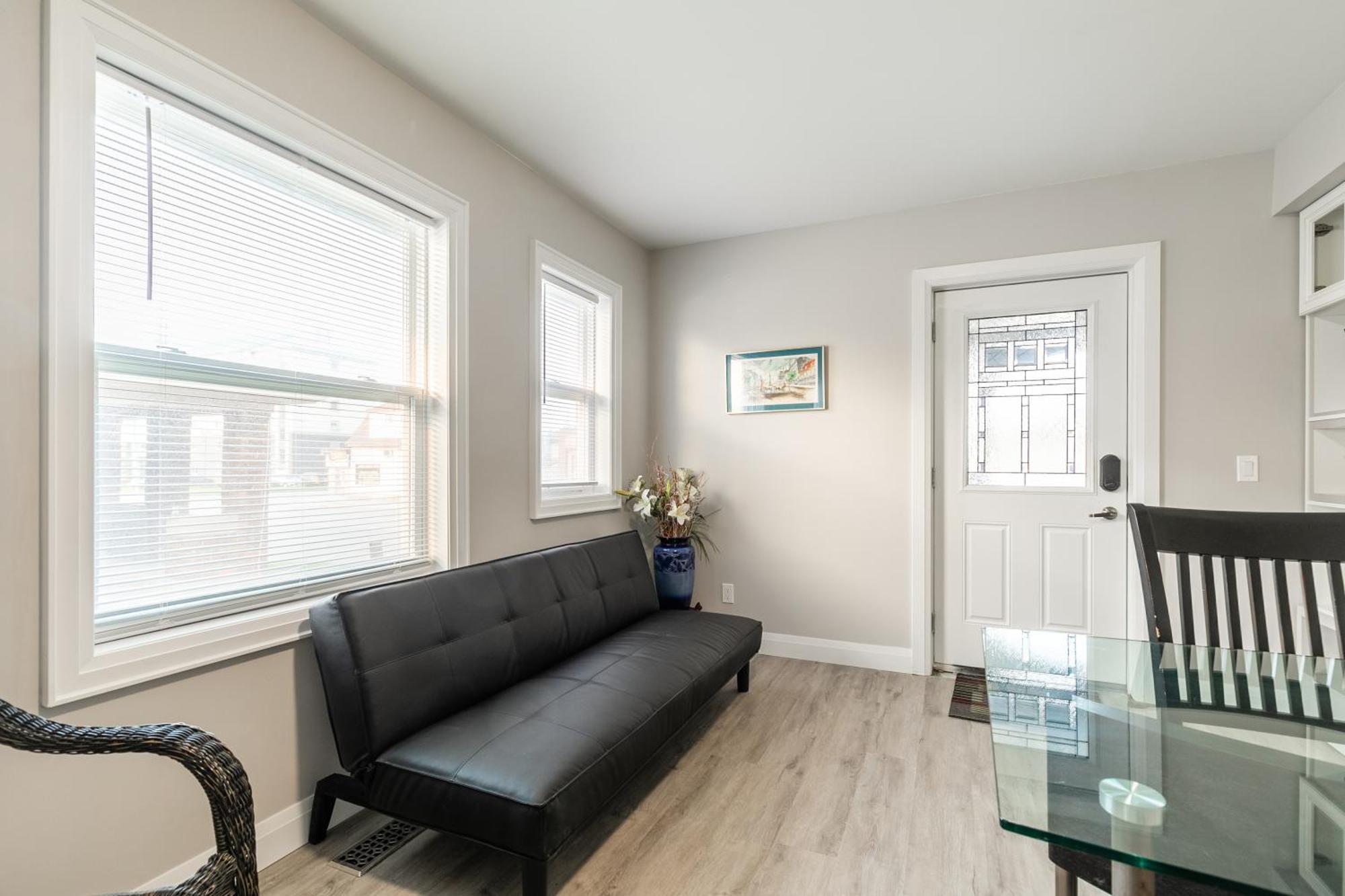 Beautiful Renovated Home 3 Mins Drive To Fall Niagara Falls Exterior photo